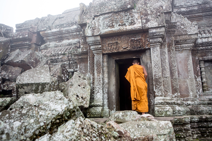 preah-vihear-buddhist-monks