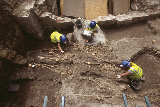 1-first-spread-2006-excavation-in-a-forgotten-burial-ground-of-the-Royal-London-hospital-C-Museum-of-London-Archaeology