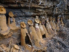 Chacopoyas-childrens-sarcophagi