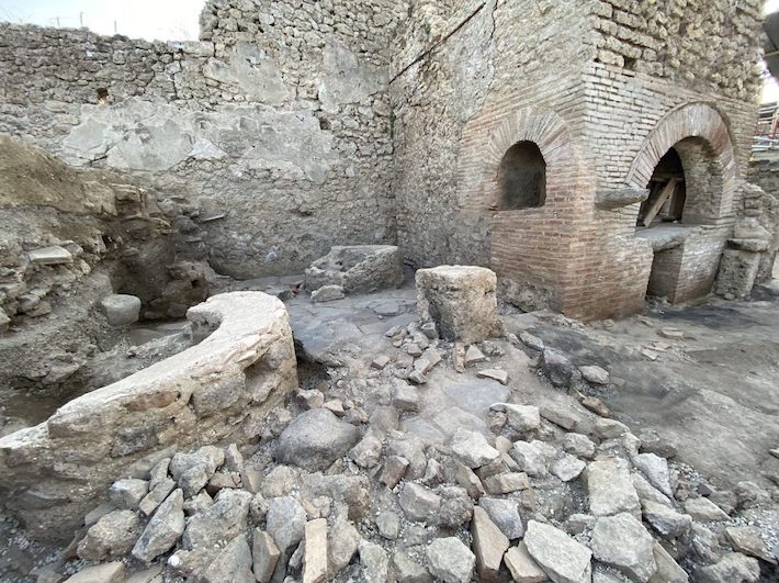 Pompeii Regio IX Bakery