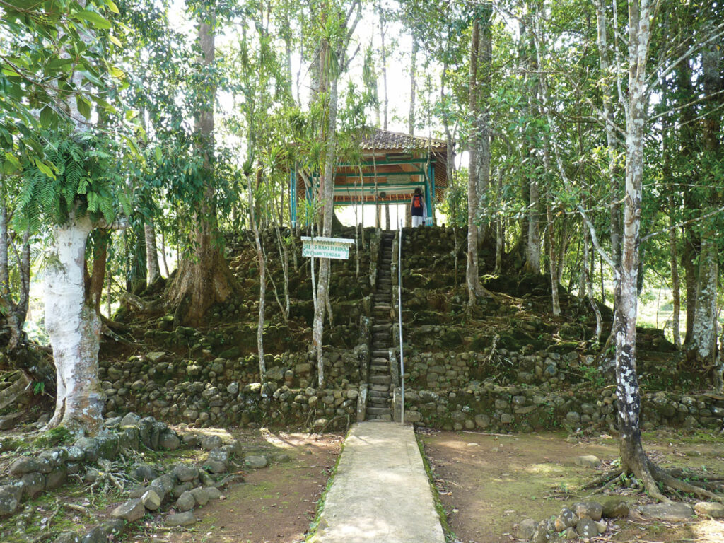 Indonesia Java Pangguyangan Temple