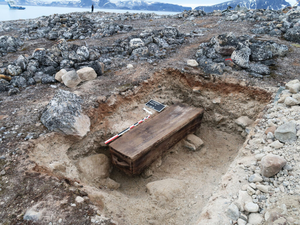 Coffin unearthed at Likneset, Svalbard, Norway