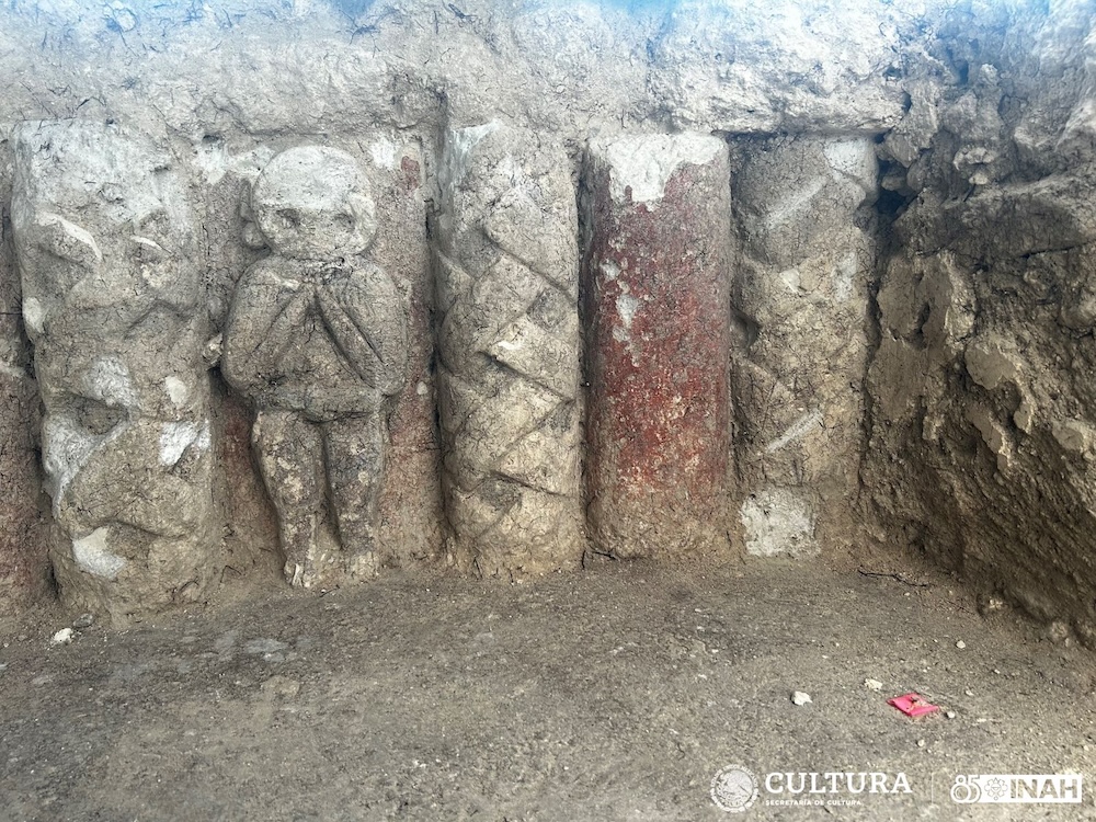 Close-up of stucco bench from Mexico's Chakanbakán Archaeological Zone