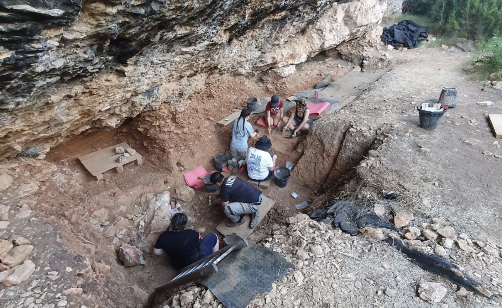 Excavation at Abric Pizarro, Spain