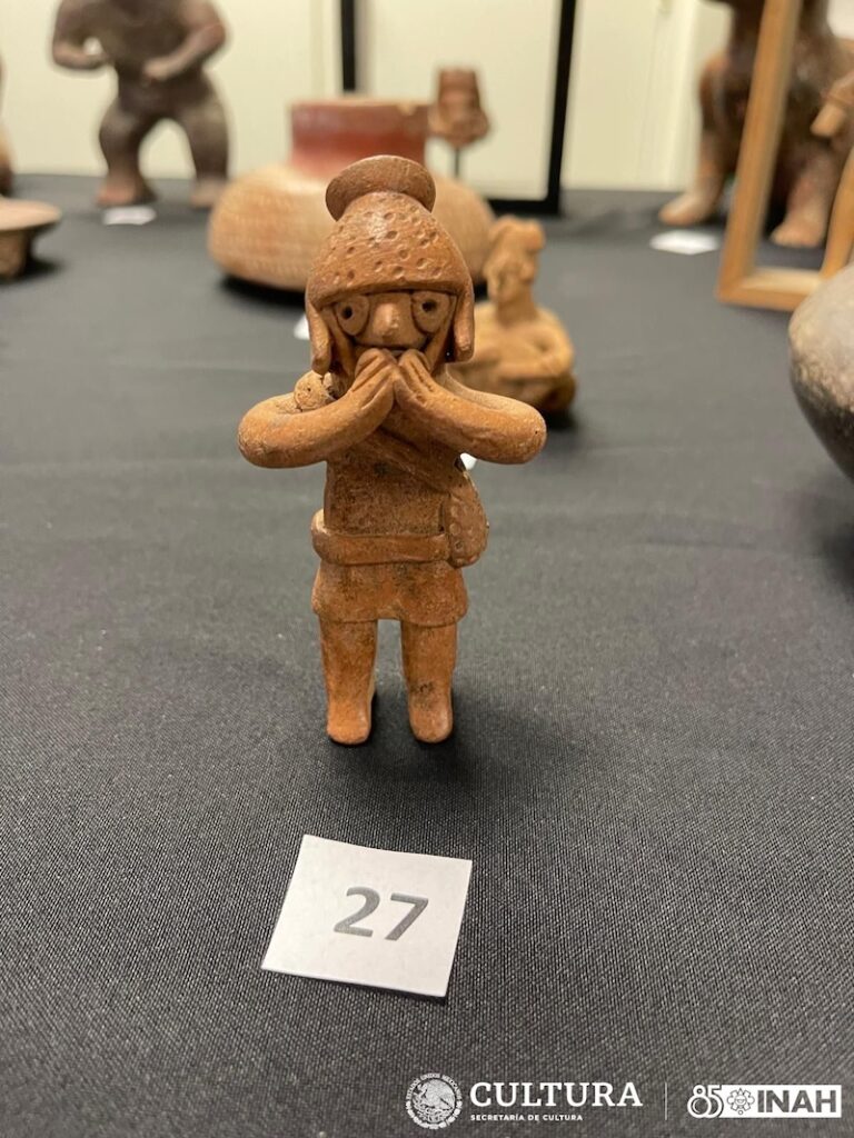 Anthropomorphic figurine