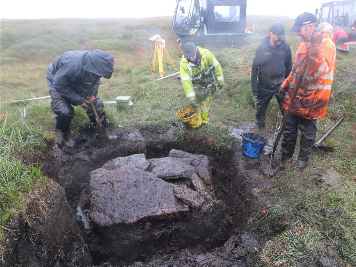 Excavation of the Cut HIll burial cist