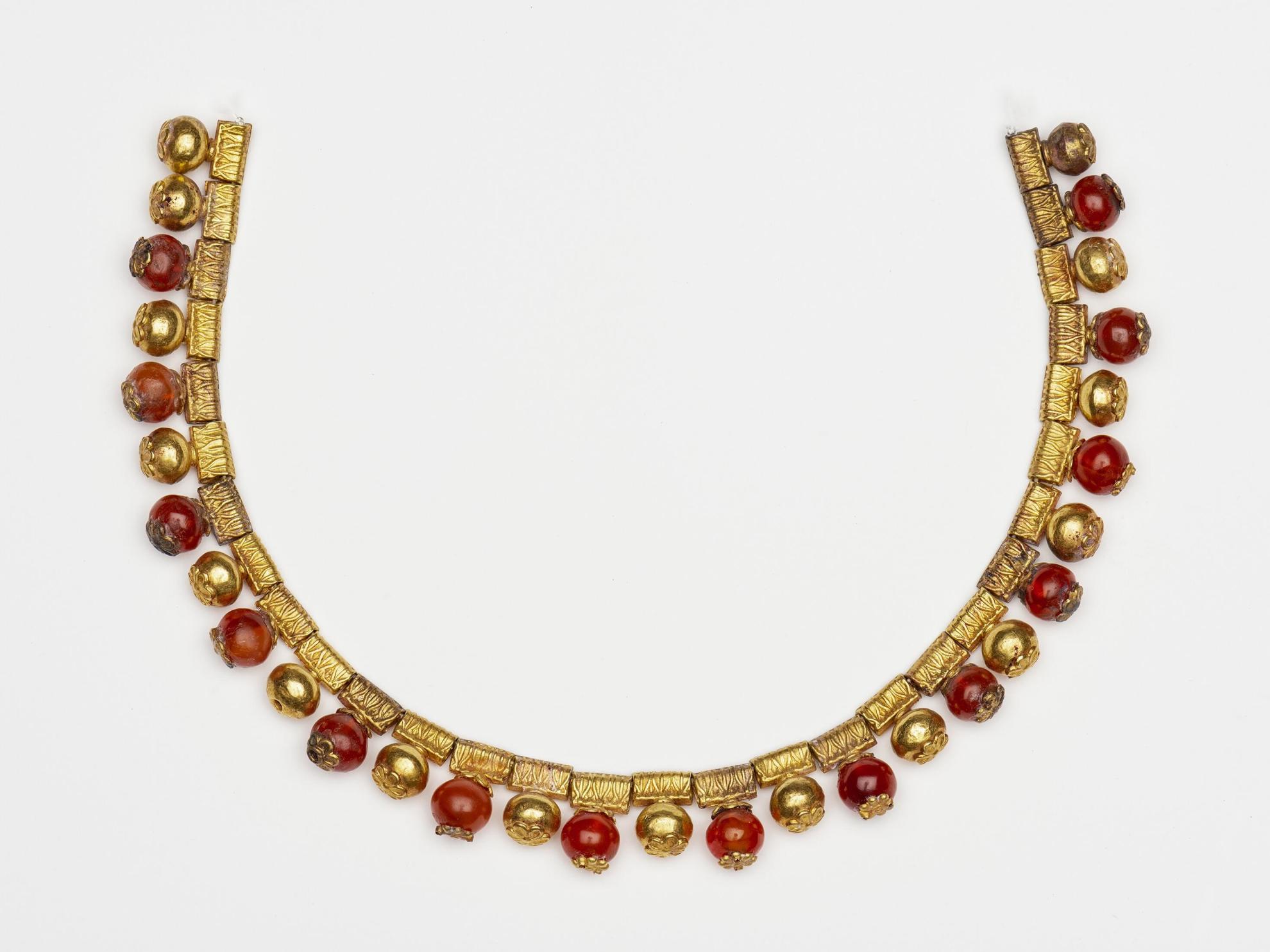 Gold and carnelian necklace