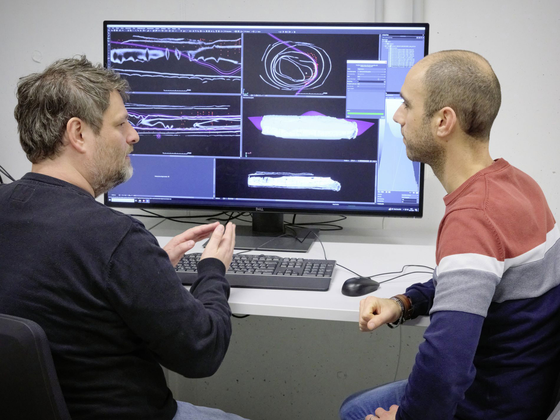 Dr. Jörg Stelzner and Dr. Ivan Calandra discuss scans of the silver foil