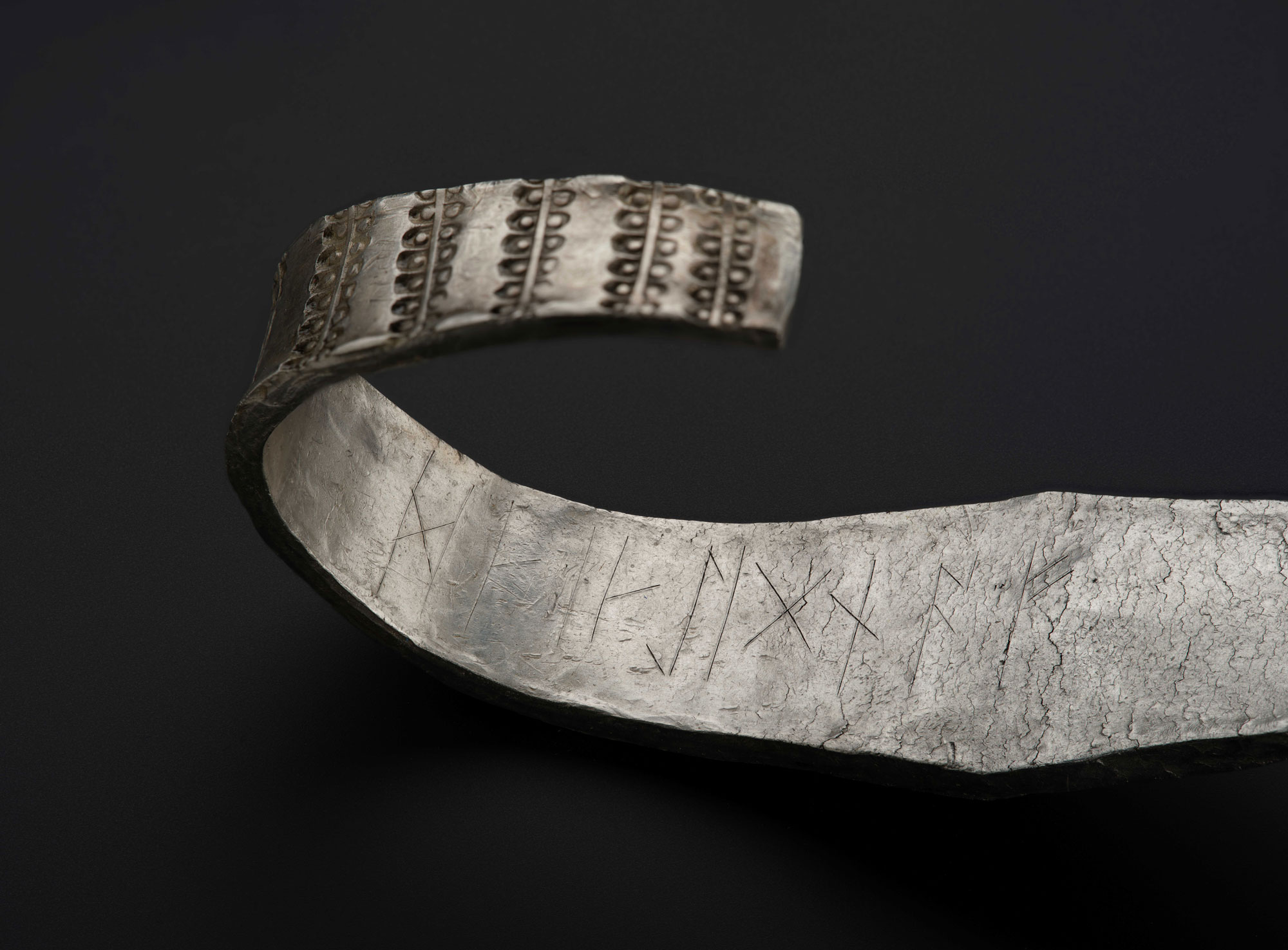 Arm ring with runic inscription