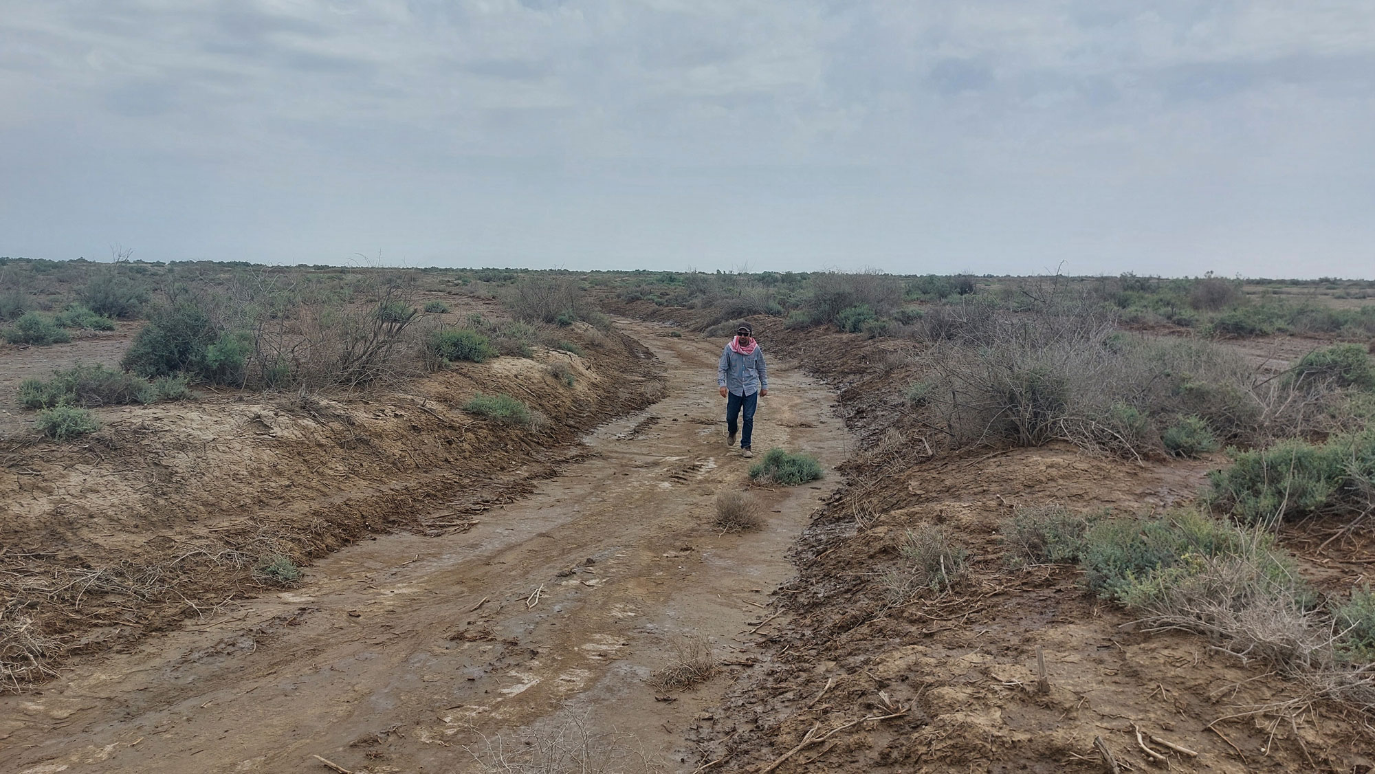 Ground-truthing a canal, Eridu, Iraq