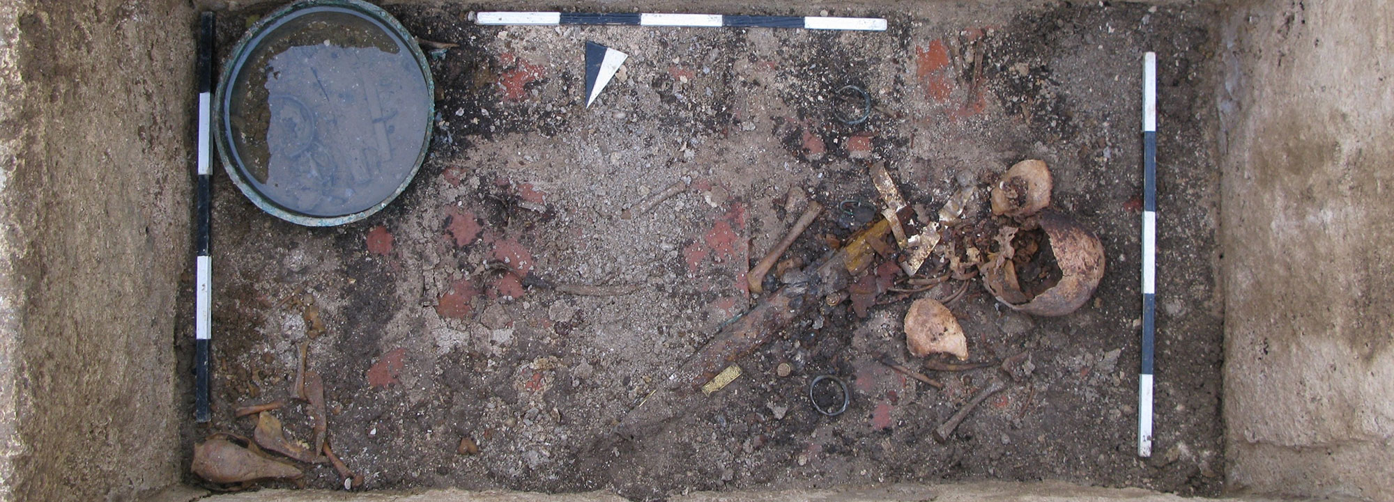 Overhead shot of the excavated burial of a child and accompanying grave goods, Mattsies, Germany