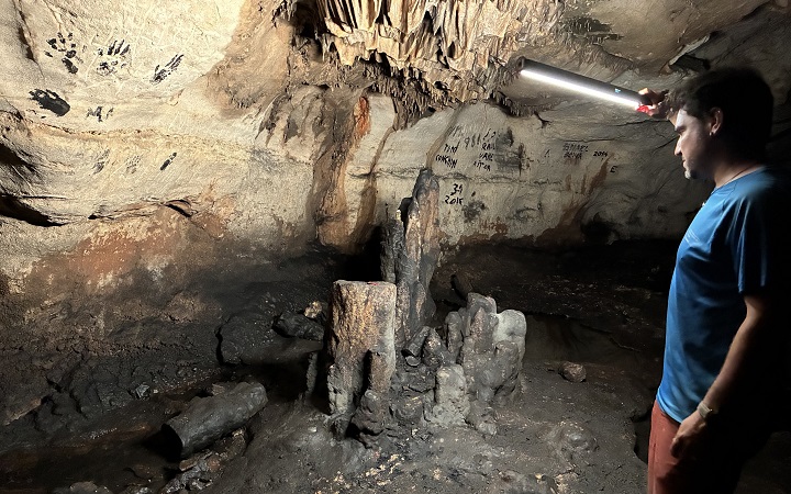 Researcher Aitor Ruiz-Redondo illuminates one of the speleofact groups in Cova Dones, Valencia, Spain
