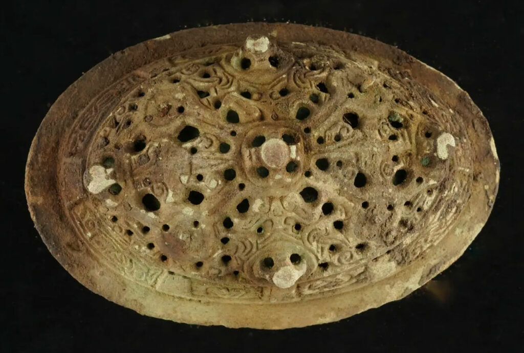 Oval brooch