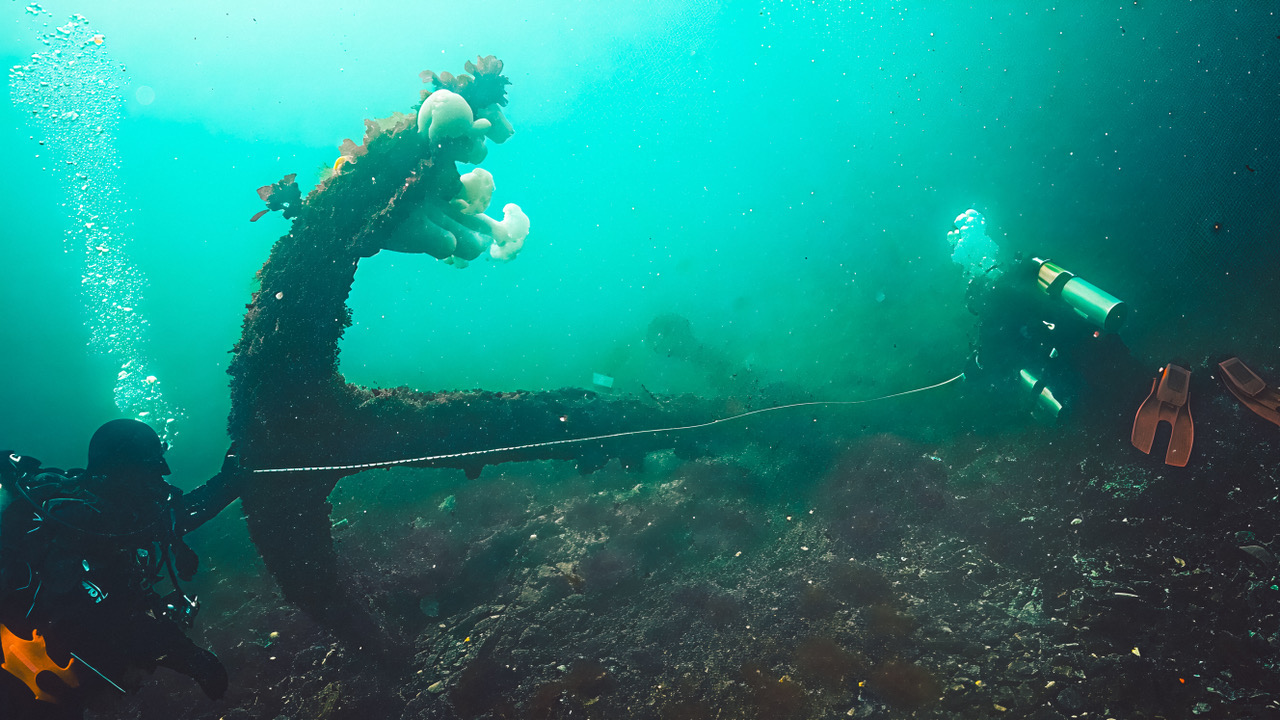 Divers Shawn Wells and Kevin Lansdowne record the Star of Bengal Admiralty anchor