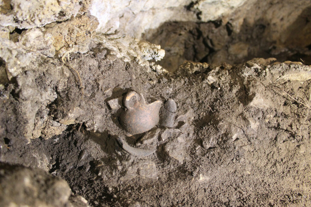 Vessels in situ, Crno Jezero Cave, Croatia