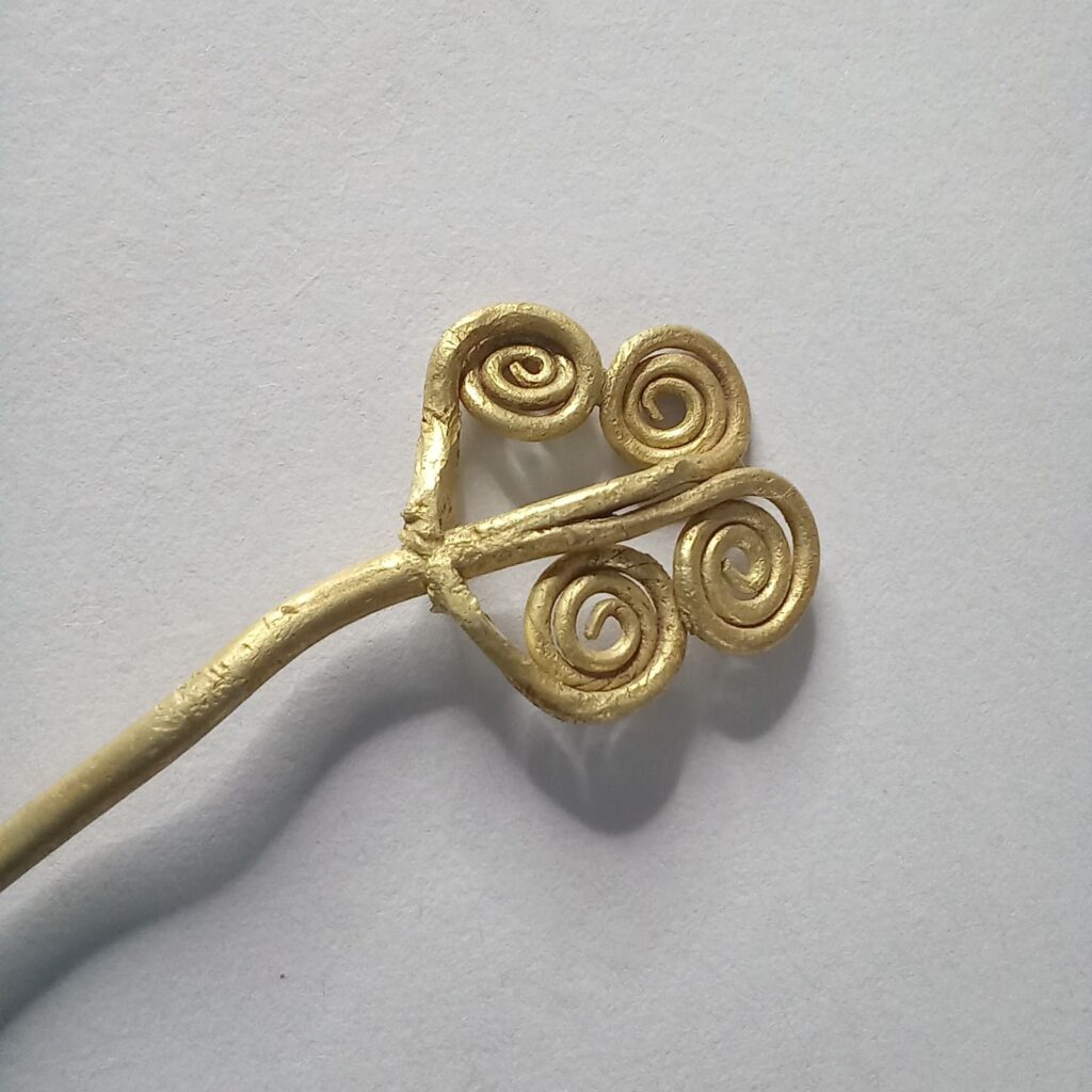 Gold brooch