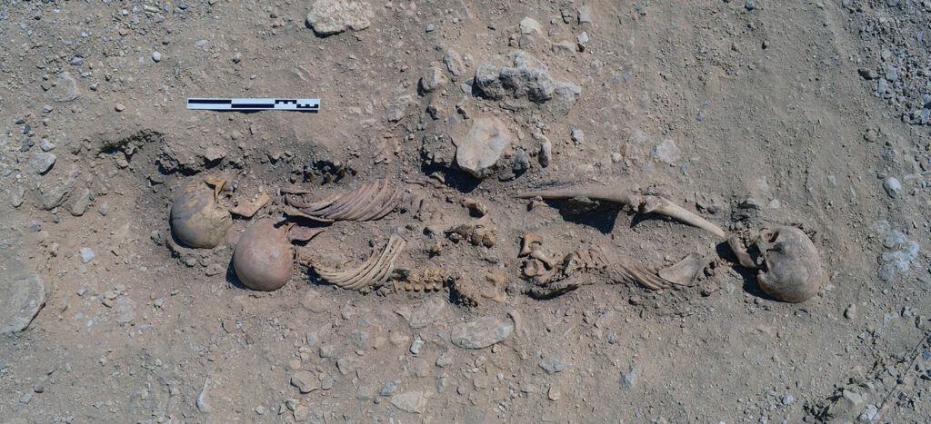 An undisturbed burial of three individuals at the North Tombs Cemetery, Amarna, Egypt