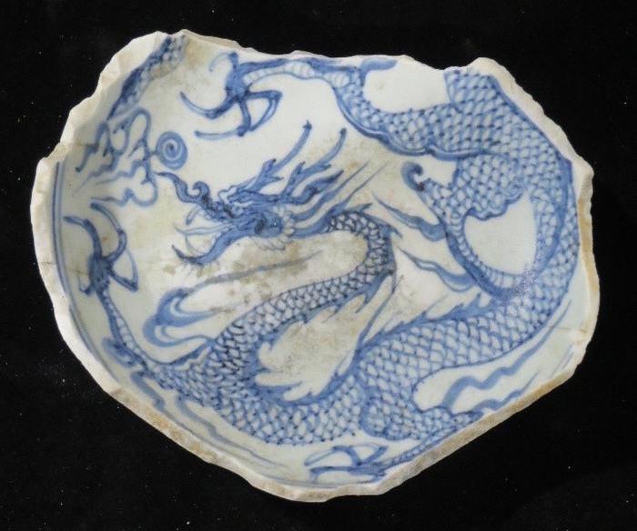 Yuan Dynasty blue-and-white porcelain bowl fragment painted with a dragon