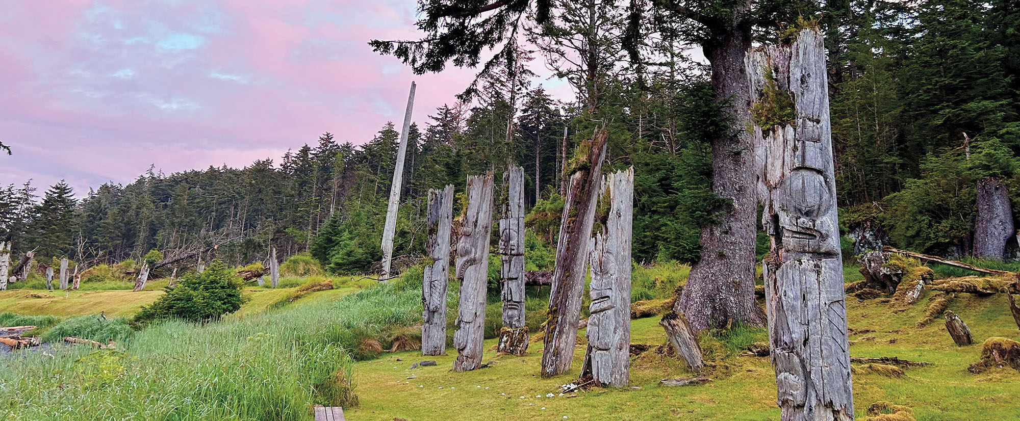 Mortuary and memorial poles