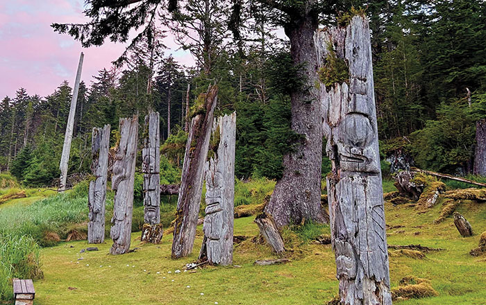 Mortuary and memorial poles