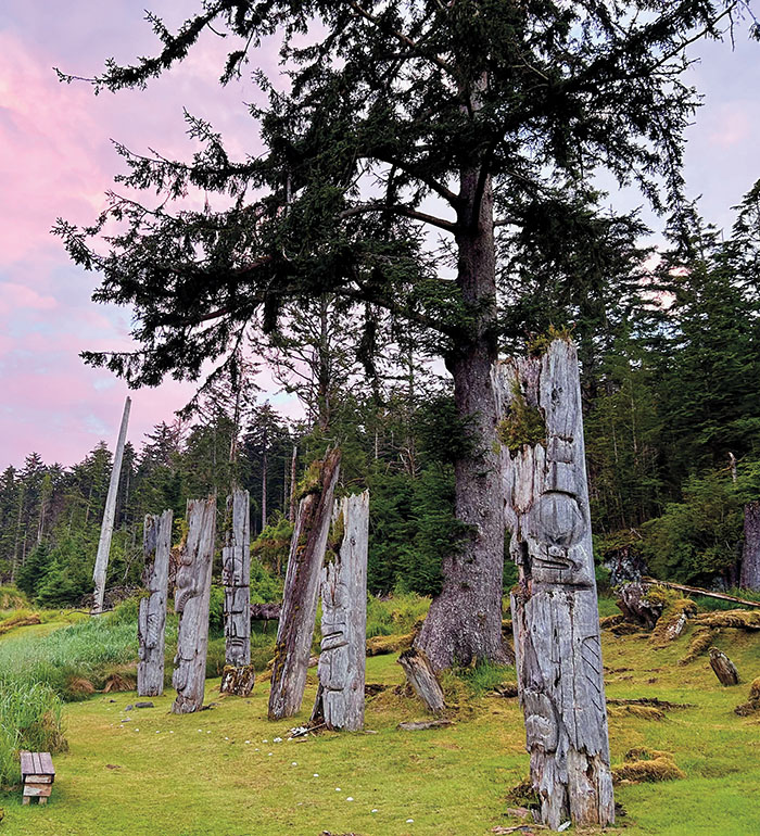 Mortuary and memorial poles