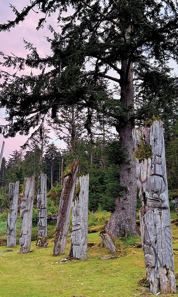Mortuary and memorial poles
