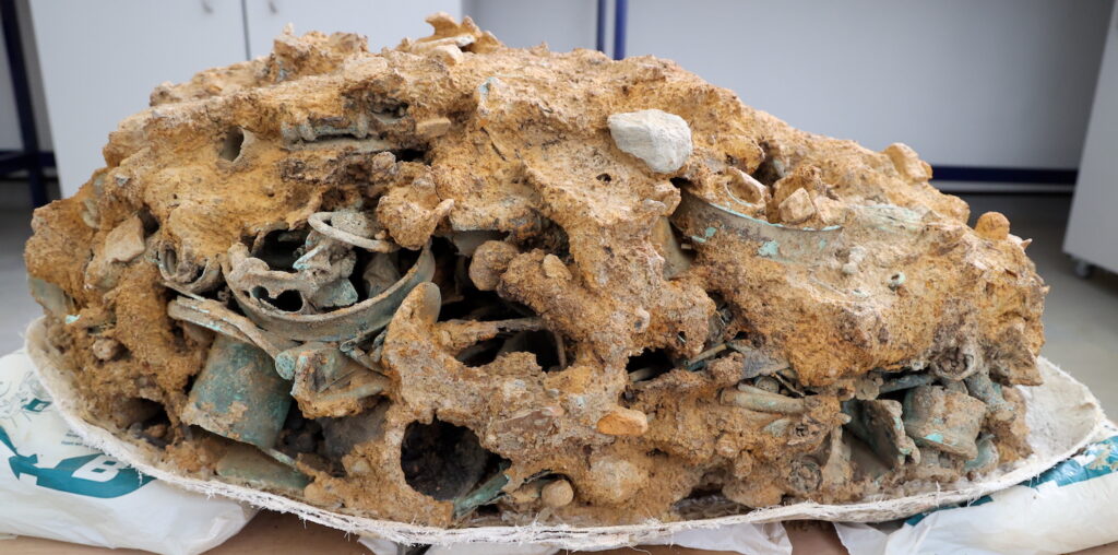 The block containing the tangled remnants of Iron Age metalwork was lifted in its entirety from the excavation trench.