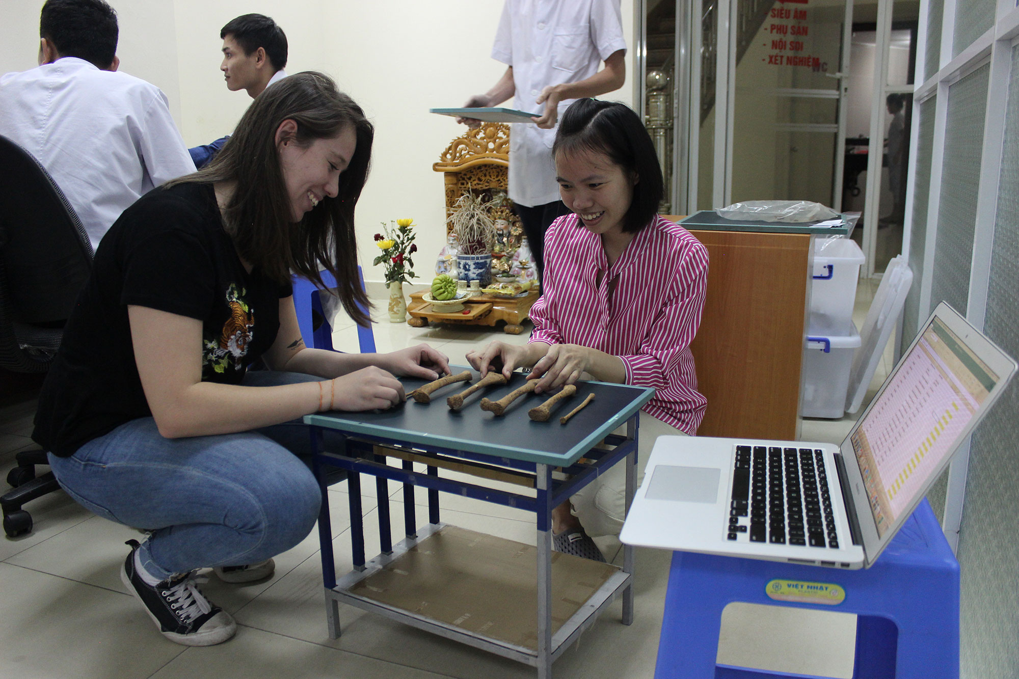 Dr Melandri Vlok and Ms Minh Tran conducting radiographic analysis on child skeletons from Man Bac, Vietnam