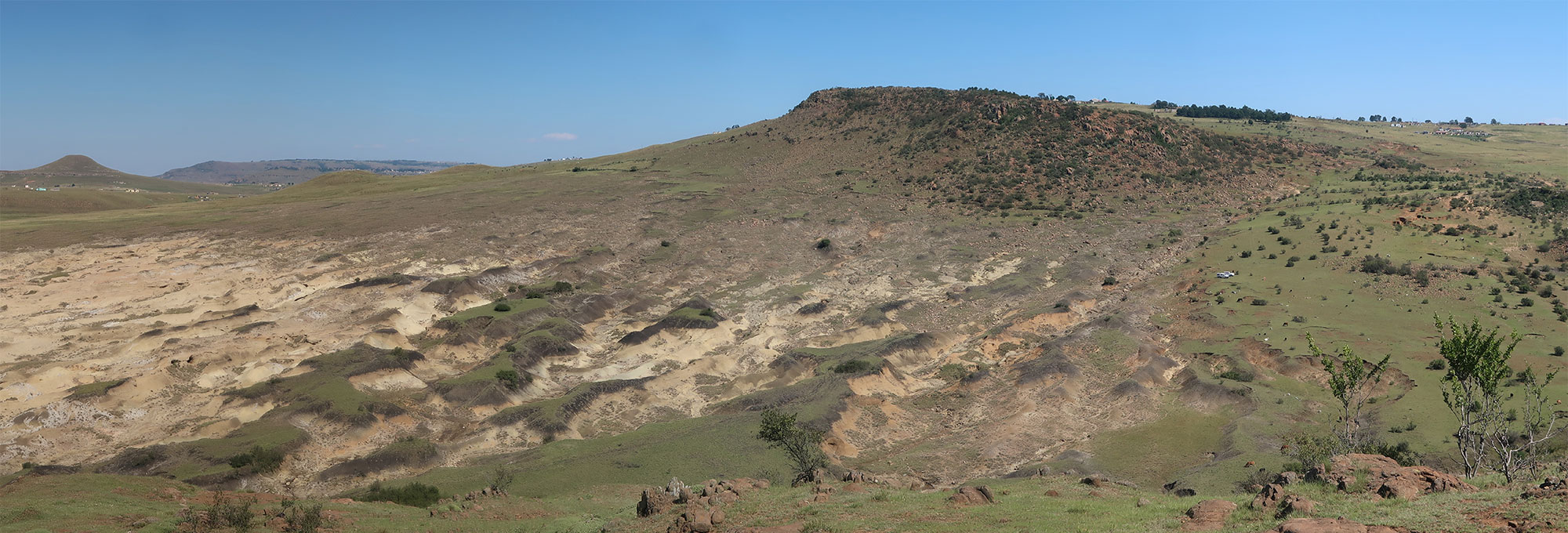 Panoramic view of the Jojosi site, South Africa. Clearly visible are gullies formed by erosion, where stone artifacts were observed on the surface during site visits, both on foot and using drones.