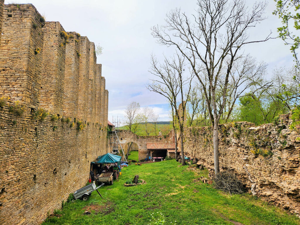 Lourdon Castle jeu de paume court