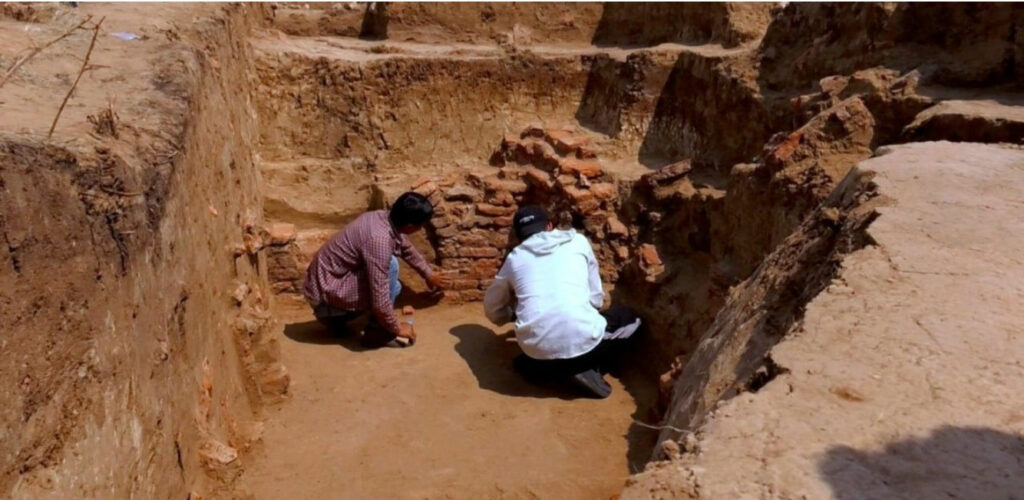 Archaeologists excavate a Golden Horde–era structure in Kazakhstan's Zhantai tract.