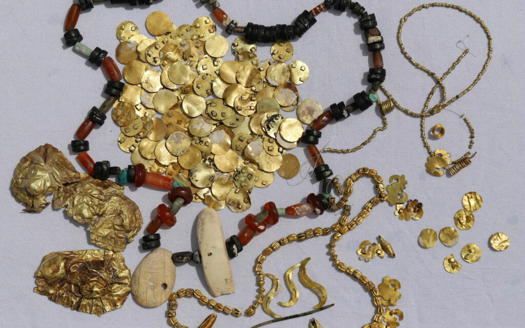 Scythian gold jewelry