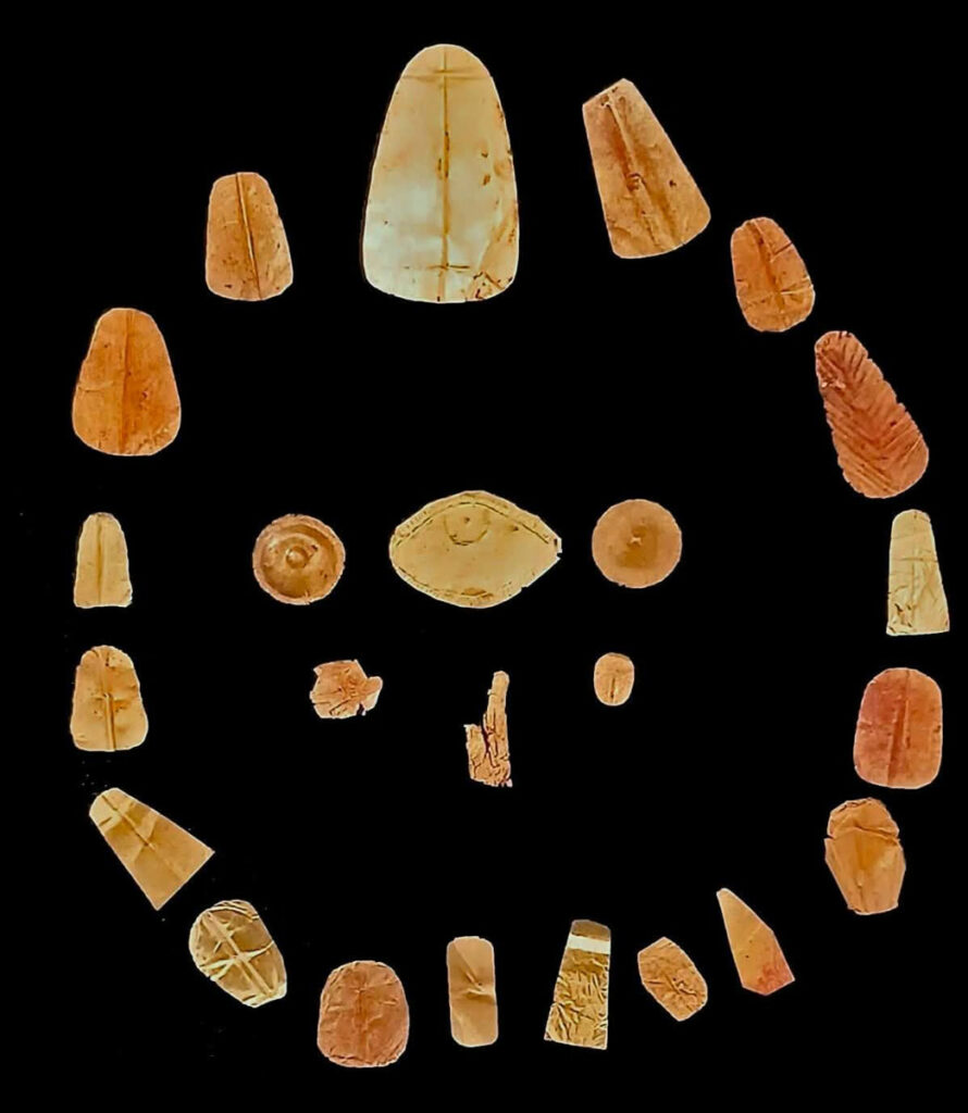 Gold tongue amulets