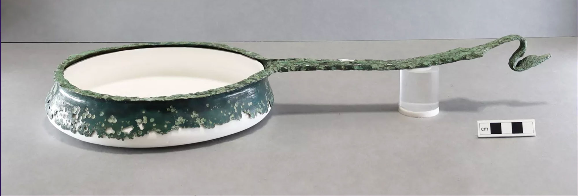 Copper-alloy vessel with a long handle with a terminal in the shape of a swan head