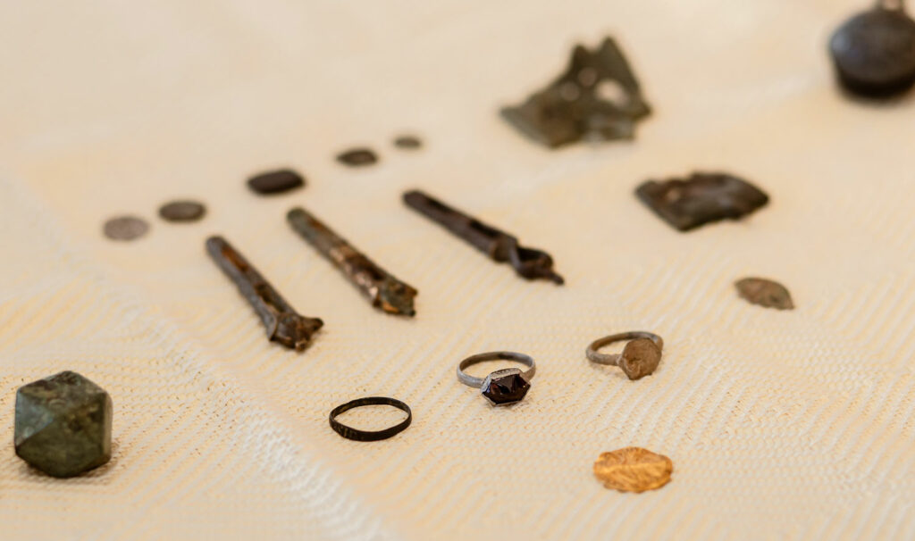 Genoese gold ducat, rings, and cutlery handles